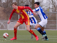 [ẢNH] Văn Hậu tả xung hữu đột giữa những đối thủ cao to ở Hà Lan