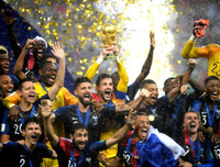 [ẢNH] Khoảnh khắc đội tuyển Pháp kiêu hãnh bước lên đỉnh thế giới