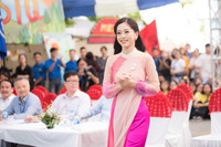 Á hậu Phương Nga về thăm trường trước ngày lên đường thi quốc tế