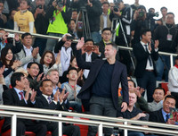 Giggs và Scholes thích thú xem đội trẻ PVF đánh bại mầm non giải Ngoại hạng Anh