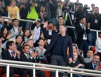 Giggs và Scholes thích thú xem đội trẻ PVF đánh bại mầm non giải Ngoại hạng Anh