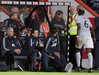 Không thèm bắt tay, mâu thuẫn giữa Pogba và HLV Mourinho lên tới đỉnh điểm