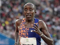 [ẢNH] Hài hước VĐV điền kinh 17 tuổi trông như ông già 67 tuổi