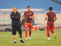 [ẢNH] Đoàn Văn Hậu tập 2 buổi là đủ để ra sân đấu Malaysia