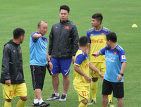 [ẢNH] 10 trợ lý giúp việc cho HLV Park trong buổi tập của U23 Việt Nam