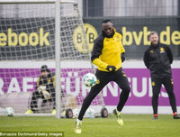 [ẢNH] Huyền thoại điền kinh Usain Bolt ăn tập cùng Dortmund, chờ ngày trình làng