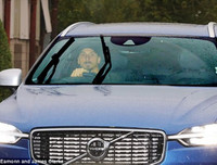 [ẢNH] Ibra, Lukaku và dàn sao M.U lạnh lùng đến sân tập, chờ đại chiến Liverpool