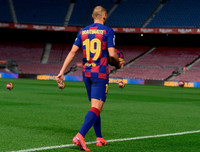 [ẢNH] Tiền đạo tân binh ra mắt Barca trong cảnh đìu hiu