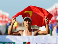 [ẢNH] Ngắm vẻ đẹp Hoa hậu Tiểu Vy với những bước chạy trên đảo Lý Sơn