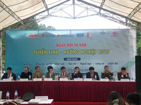 Học sinh THPT Hà Nội hào hứng với tư vấn tuyển sinh đại học 2019