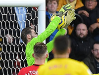 [ẢNH] Cận cảnh sai lầm ngớ ngẩn của De Gea khiến M.U thua tủi hổ