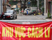 [ẢNH] Cuộc sống người dân trong khu cách ly phố Trúc Bạch