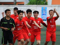 [ẢNH] THPT Dương Xá vượt qua THPT Nguyễn Tất Thành sau bữa tiệc bóng đá