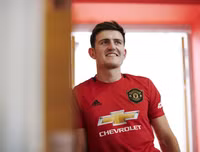 [ẢNH] Harry Maguire phấn khởi khoác lên mình màu áo M.U