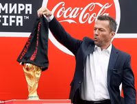 [ẢNH] Cúp vàng thế giới đến Nga, chờ trao tay nhà vô địch World Cup 2018