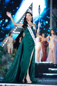 Nhan sắc đời thường của tân Hoa hậu Lương Thùy Linh