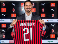 [ẢNH] Toàn cảnh màn trở lại gây sốt của Ibrahimovic với AC Milan