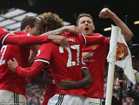 [ẢNH] Có gì bên trong hộp quà Sir Alex Ferguson tặng HLV Wenger?