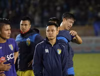 [ẢNH] Hòa khó tin và mất chức vô địch, cầu thủ Hà Nội khóc đẫm nước mắt