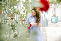 Lý Nhã Kỳ bất ngờ làm bà chủ quán cafe