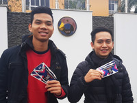 [ẢNH] Nhiều CĐV hớn hở nhận vé xem chung kết lượt về AFF Cup 2018