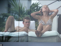 [ẢNH] Giữa bão tin đồn, De Ligt và bạn gái xinh đẹp thảnh thơi đi nghỉ