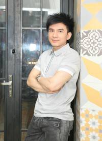 Fans tranh cãi vì Đan Trường mang kiểu tóc mới vào phim