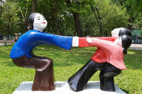 [Ảnh] Bật cười với các bức tượng bỗng dưng lòe loẹt ở Công viên Thống Nhất