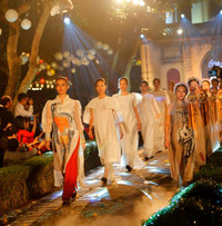 Áo dài của chúng ta” - tôn vinh vẻ đẹp Việt