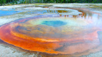 Bí mật đằng sau hồ nước nóng tự đổi màu độc đáo nhất trên thế giới
