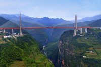 Trung Quốc sắp hoàn thành cầu cao nhất thế giới với thời gian ‘thần tốc’