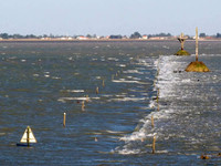 Con đường kỳ lạ khiến người đi trên đường chìm bất cứ lúc nào 