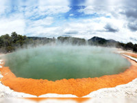 Cận cảnh kỳ quan hồ nước có nhiệt độ lên đến 260 độ C