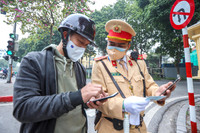 Ngày đầu áp dụng nộp phạt trực tuyến khi vi phạm giao thông