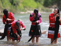 Ngôi làng có phụ nữ để tóc dài hàng mét, lập kỷ lục Guinness thế giới