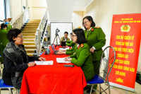 Tận tình phục vụ nhân dân đến làm căn cước công dân 