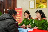 Tận tình phục vụ nhân dân đến làm căn cước công dân 