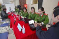 Tận tình phục vụ nhân dân đến làm căn cước công dân 