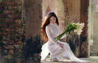 Tháng tư về, hoa loa kèn tinh khôi xuống phố