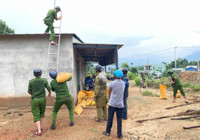 Công an các tỉnh miền Trung căng mình giúp dân ứng phó siêu bão Noru