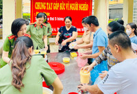 Mang yêu thương đến với bệnh nhân nghèo