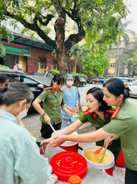 Mang yêu thương đến với bệnh nhân nghèo