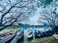 Khung cảnh vắng vẻ của chùa Hương trước giờ chính thức mở cửa trở lại