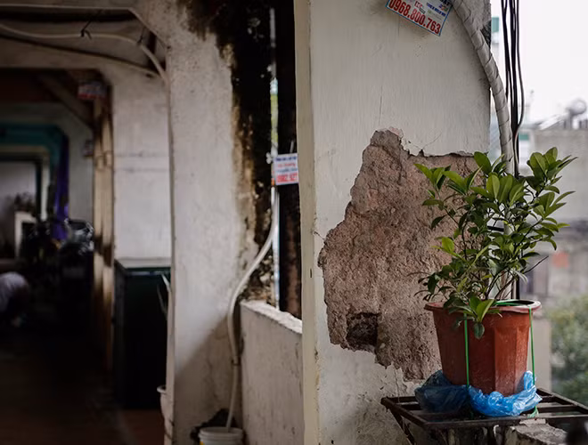 Các công trình xuống cấp trầm trọng khiến người dân sống ở nơi đây ngày càng lo lắng.