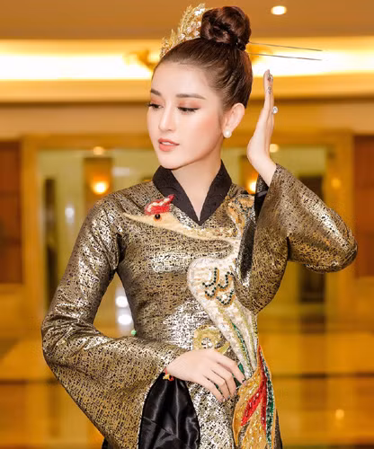 Á hậu Huyền My khoe sắc rực rỡ trong ngày khởi động "Hoa hậu Việt Nam" 2018 ảnh 3