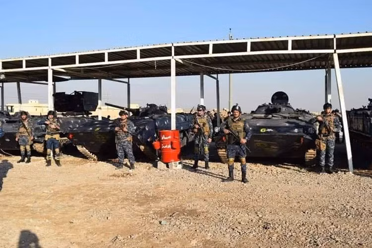Xe tăng T-72 của cảnh sát Iraq Xe tăng T-72 của cảnh sát Iraq