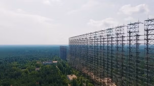 Valentin Strelking, kĩ sư trưởng của radar Container, khẳng định loại radar này sẽ “ít nhất không tệ như radar cùng loại đang sử dụng ở những nước phương Tây”, trong khi chi phí phát triển lại ít hơn một nửa, vào khoảng 150 triệu USD.