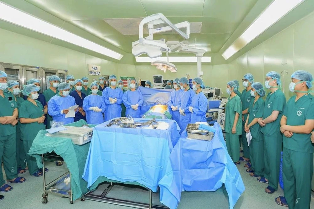 Trái tim xuyên Việt từ Hà Nội cứu sống cháu bé 8 tuổi ở TP. HCM ngày đầu xuân