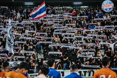 Yêu sách của hội cổ động viên Thái Lan được đáp ứng 