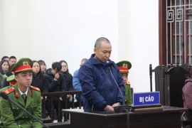 Cuộc trò chuyện không vui của 2 người bàn chuyện trong hơi men